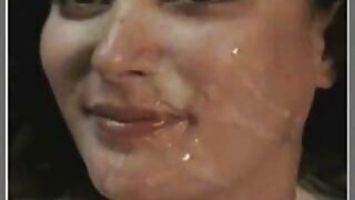 Bang Bros izvode uzbudljiv video intervju u kojem se pojavljuje novajlija bezveznog izgleda. Ona puše kurac i liže orahe. Samo provjerite njeno duboko grlo i budite sigurni da će vam na nekoliko sekundi isprazniti jaja.