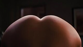 Atraktivna Japanka skida bluzu otkrivajući seksi sise. Ona svlači svog ljubavnika senzualno milujući njegovo tijelo. Seksi dama liže njegovo tijelo po cijelom tijelu prije nego što uzme veliki tvrdi kurac u svoja žedna usta. Kinky djevojka daje vruće pušenje dok joj je maca uglađena na poziciji 69.