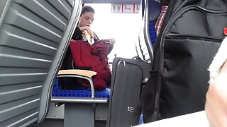 Dobro složena plavokosa beba siše BBC i pojede joj pičku