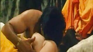 Atraktivna Japanka trlja svoje seksi tijelo uljem demonstrirajući svoje dobrote. Zatim ubacuje veliki dildo u svoj prorez pomičući ga brzo unutra i van. Uzbudljivi seks video koji je predstavio Jav HD.